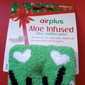 Brand New Aloe With Vit.E Infused Ultra Holiday  Comfort Socks
